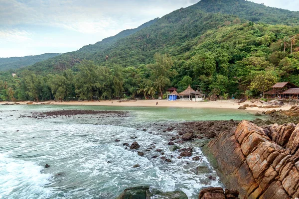 Бунгало на березі тропічний морський — стокове фото