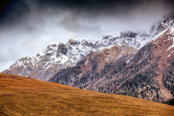 美丽的山景观，阿尔卑斯山、 白云岩、 意大利 — 图库照片