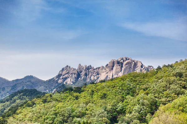 美丽的山景观的雪岳山国家公园，S — 图库照片