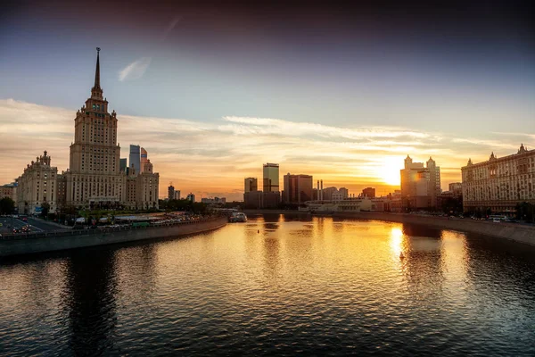 Beautiful cityscape, Moscow city and the river at sunset — Stock Photo, Image