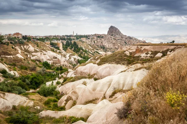 Güzel dağ mera, Cappadocia, Uçhisar, Türkiye — Stok fotoğraf