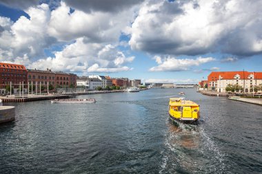 Kopenhag, Danimarka kanaldaki bir turist tekne. Editoryal im