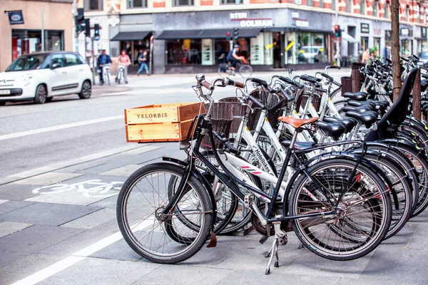 Editoryal görüntü, Danimarka, Copenagen, Temmuz 2017. Bisiklet park yeri 