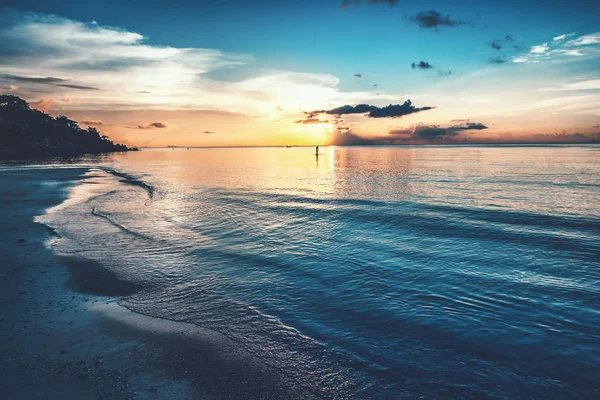 Pôr do sol do mar tropical, bela paisagem — Fotografia de Stock