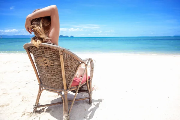 Summer holidays and vacation - girl in bikini sunbathing on the — Stock Photo, Image