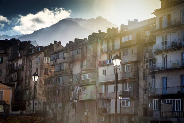 Corte, une ville dans les montagnes, France, l'île de Corse. B — Photo