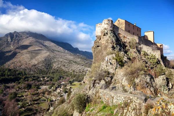 Middeleeuwse citadel in Corte, een stad in de bergen, Frankrijk, de — Stockfoto