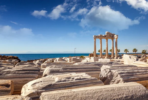 Ruinas del templo de Apolo en Side cerca de Antalya, Turquía —  Fotos de Stock