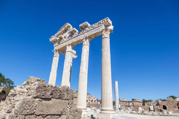 Ruínas do templo Apolo em Side perto de Antalya, Turquia — Fotografia de Stock