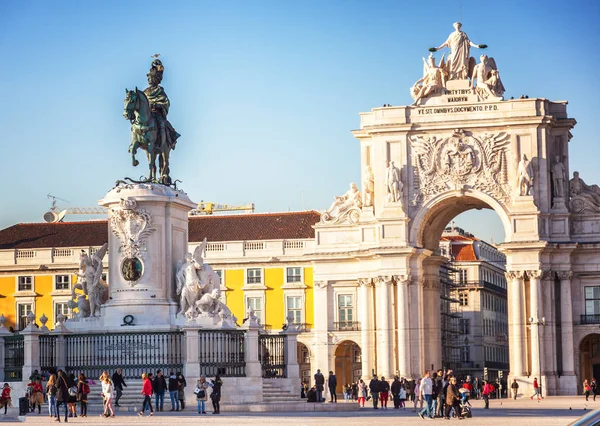 Editorial Image, Lisboa, Portugal, diciembre 2017, día soleado, peo — Foto de Stock