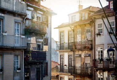 Porto, Portekiz, sokak, cephe histori eski binalar