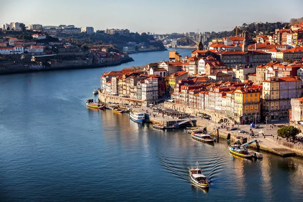 Wunderschönes Stadtbild, Hafen, portugiesische, alte Stadt. Blick auf die Stadt — Stockfoto