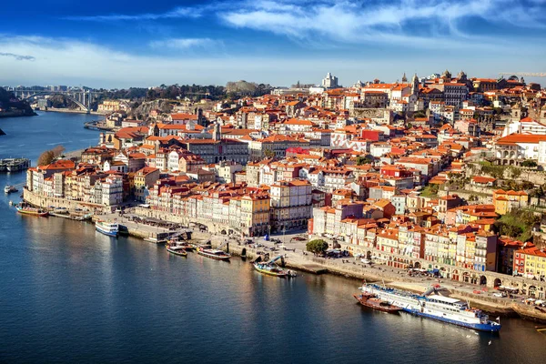 Wunderschönes Stadtbild, Hafen, portugiesische, alte Stadt. Blick auf die Stadt — Stockfoto