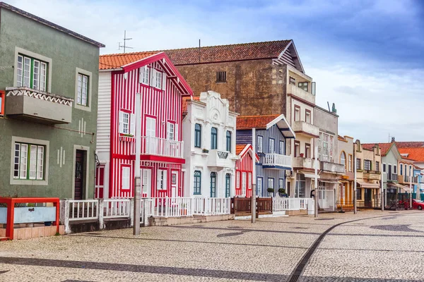 Casas listradas típicas em Costa Nova, Aveiro, Portugal — Fotografia de Stock