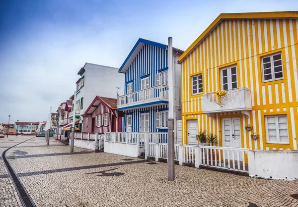 Casas listradas típicas em Costa Nova, Aveiro, Portugal — Fotografia de Stock