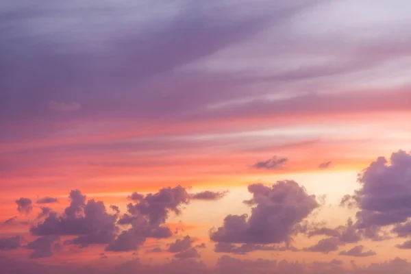 Fantastico splendido cielo colorato tramonto, astratto backgro naturale — Foto Stock