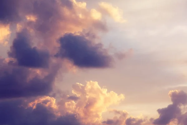 Fantastische atemberaubende bunte Sonnenuntergang Himmel, abstrakte natürliche Backgro — Stockfoto