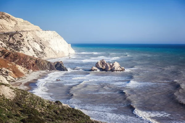 Prachtige landschap, de zee en de heuvels, Kaap van Aphrodite, Cyprus, een — Stockfoto