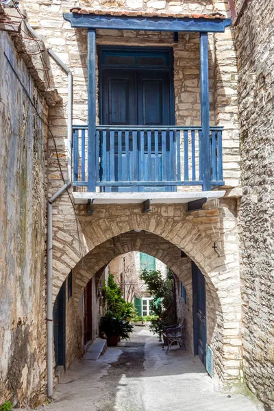 Gemütliche enge Straße in Pano Lefkara Dorf. Bezirk Limassol, c — Stockfoto