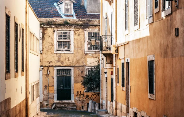 Lissabon, gamla kvarteren i stadens historiska centrum av staden — Stockfoto