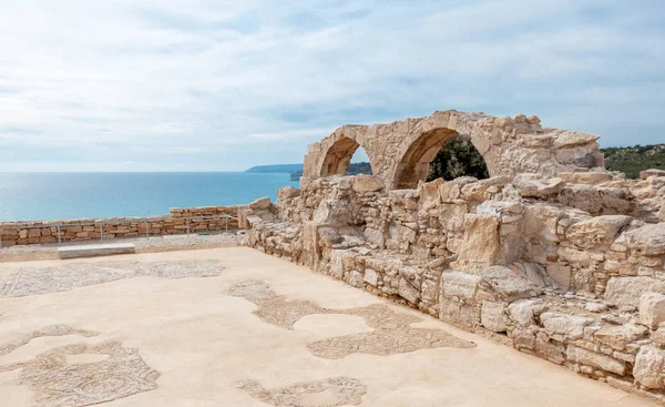 Parque arqueológico de Kourion en la costa mediterránea, isla C —  Fotos de Stock