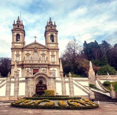 Bom Jesus do Monte sığınak. Popüler Simgesel Yapı ve hac