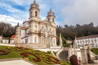 Bom Jesus do Monte sığınak. Popüler Simgesel Yapı ve hac