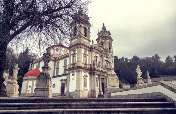Bom Jesus do Monte sığınak. Popüler Simgesel Yapı ve hac