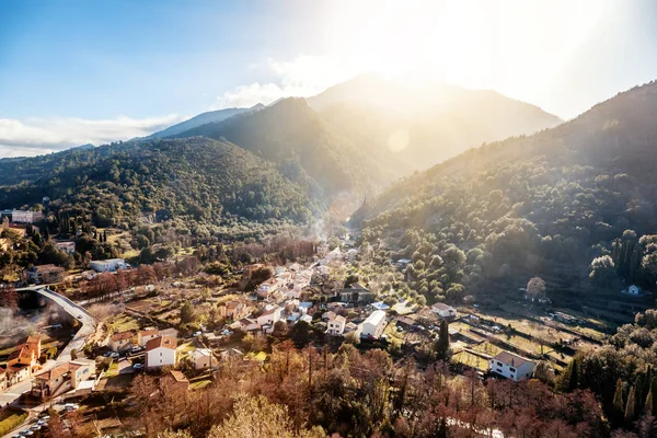 Corte, une belle ville dans les montagnes sur l'île de Corsic — Photo