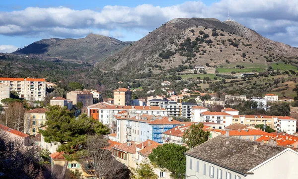 Corte, een prachtige stad in de bergen op het eiland van Corsic — Stockfoto
