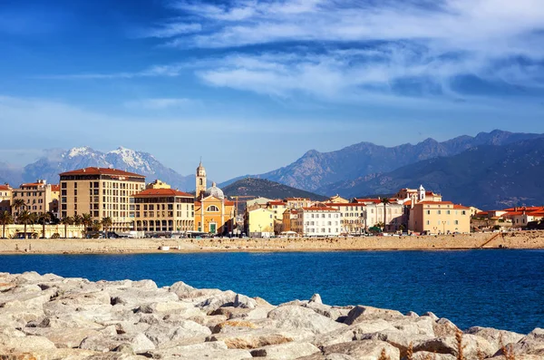 Güzel cityscape, Ajaccio Corsica başkentidir. Şehir üzerinde — Stok fotoğraf