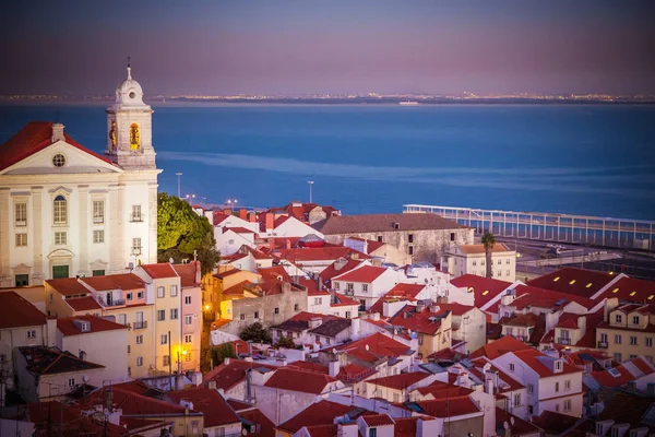 Hermoso paisaje urbano, vista de Lisboa, la capital de Portugal en —  Fotos de Stock