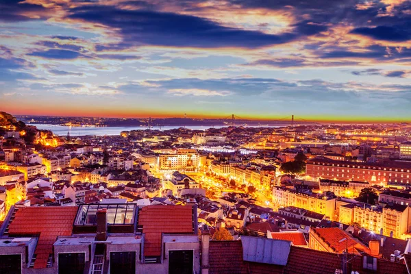 Hermoso paisaje urbano, vista de Lisboa, la capital de Portugal en —  Fotos de Stock