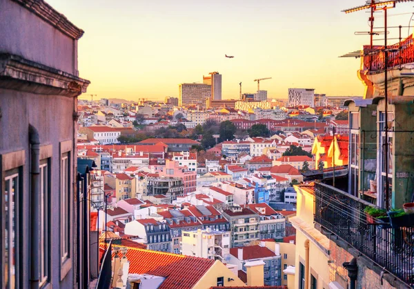 Hermoso paisaje urbano, vista de Lisboa, la capital de Portugal en —  Fotos de Stock