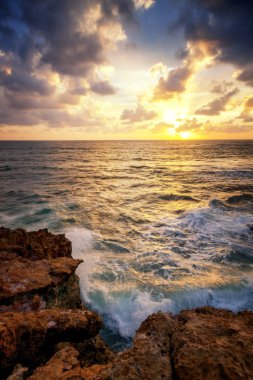 Güzel cennet deniz, gündoğumu ve günbatımı atış