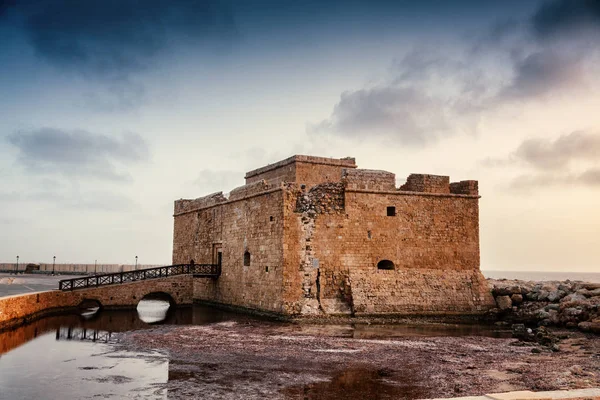 Afos Harbour Castle, Castelo turco em Pathos, Chipre em um sunse — Fotografia de Stock
