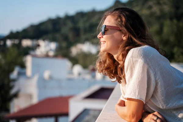 Beautiful Charming Happy Young Girl Woman Sunglasses Looks Balcony City — Stock Photo, Image