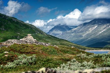 Jotunheimen Ulusal Parkı 'nda yürüyüş, Norveç İskandinavya, güzel manzara