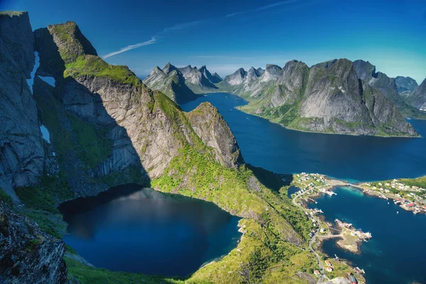 Reine Lofoten Norvegia Villaggio Reine Sotto Cielo Soleggiato Blu Con — Foto Stock