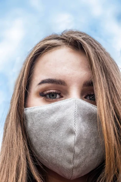 Retrato Femenino Una Máscara — Foto de Stock