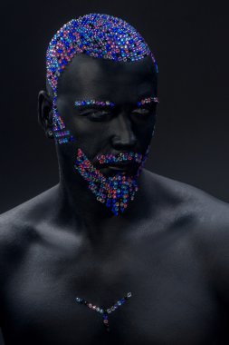 Adam boya ve rhinestones