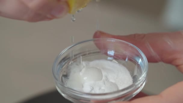 Adding Lemon Juice Baking Powder — Stock Video