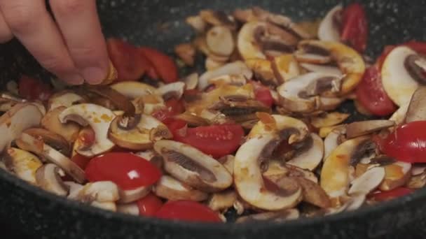 Приготовление Овощей Сковородке — стоковое видео