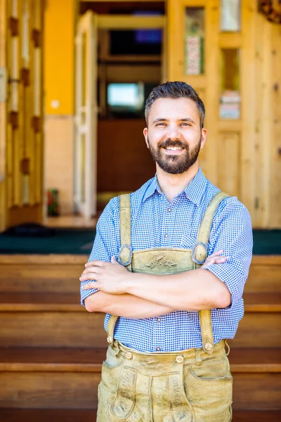 Geleneksel Bavyera giysili adam — Stok fotoğraf