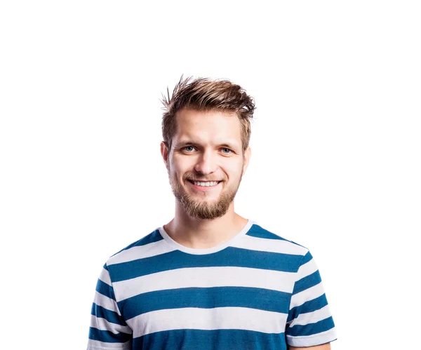 Hipster-Mann im gestreiften blauen T-Shirt, Studioaufnahme, isoliert — Stockfoto