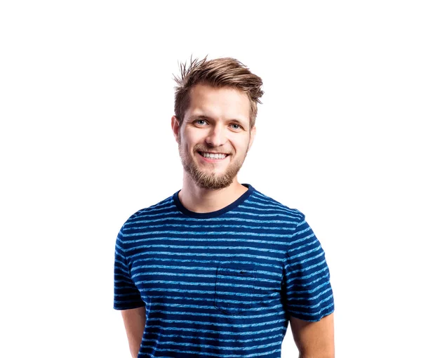 Hipster man in gestreepte blauwe t-shirt, studio opname, geïsoleerd — Stockfoto