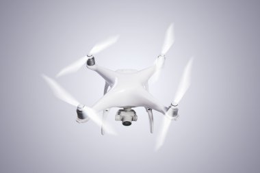 Uçan helikopter drone ile fotoğraf makinesi. 