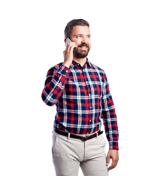 Hipster man with smartphone in checked shirt — Stock Photo, Image