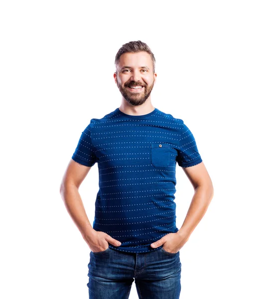 Hipster man in blauw t-shirt — Stockfoto