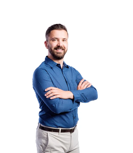 Hipster homem de camisa azul, tiro estúdio, isolado — Fotografia de Stock